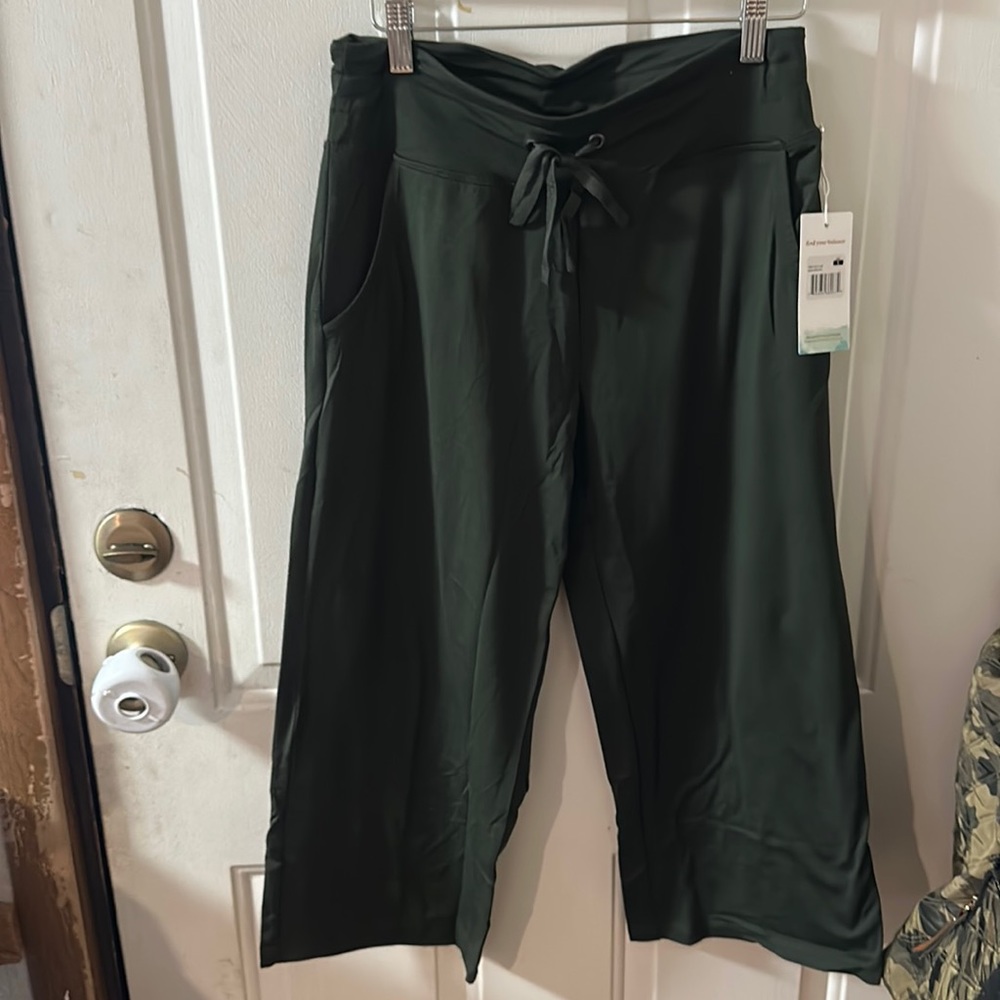 BALANCE COLLECTION WIDE LEG YOGA CAPRI/CROPPED PANTS: GREEN: NWT: SZ S